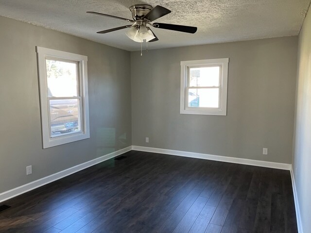 Building Photo - 805 Lincoln Ave