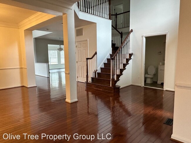 Building Photo - 4 br, 3.5 bath House - 110 Pangborne Court
