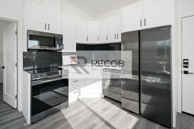 Foto del edificio - 4685 49th St