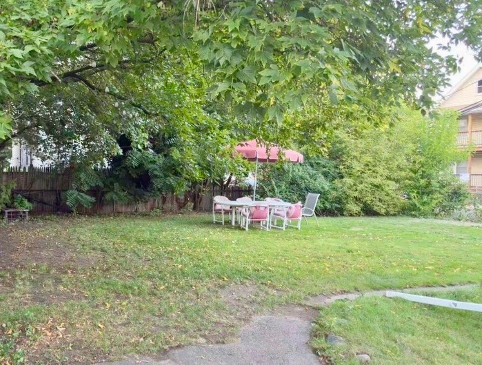 Primary Photo - 82 Dustin St