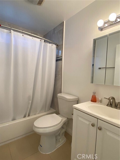 Foto del edificio - 6971 N Ferncroft Ave