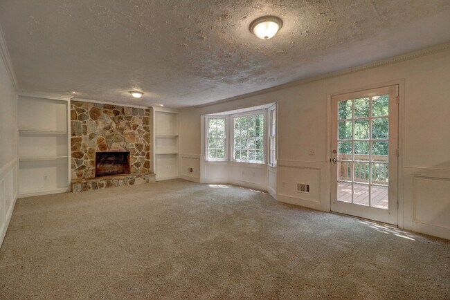 Building Photo - 5581 Fox Glen Cir
