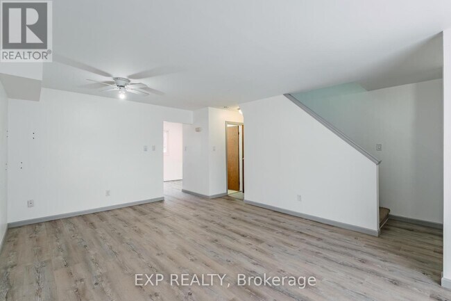 Photo du bâtiment - 392 Springbank Ave N