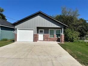 Building Photo - 3307 Langford St
