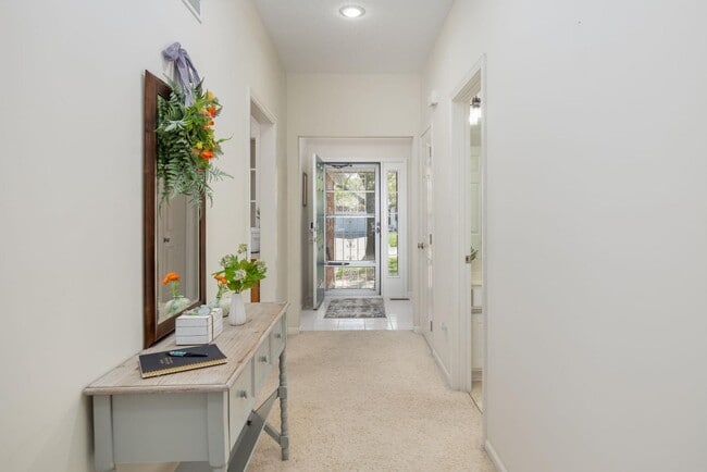 Building Photo - 2216 Berkshire Dr