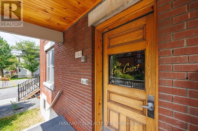 Building Photo - 465 McLeod St