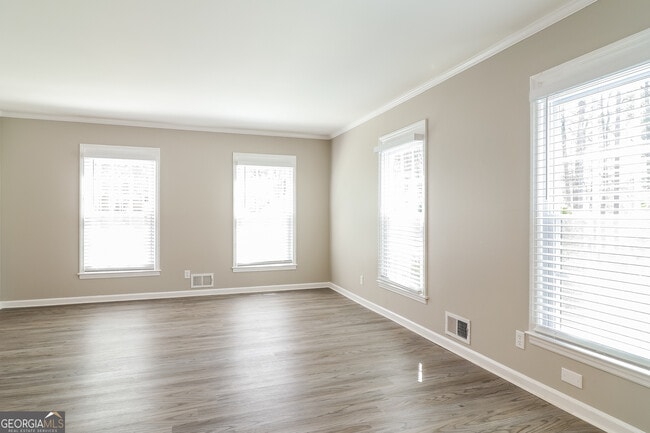 Building Photo - 1666 Greenbrook Dr