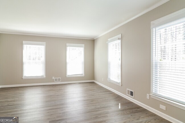 Foto del edificio - 1666 Greenbrook Dr