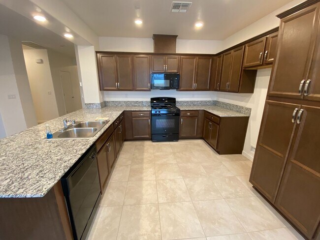 Foto del edificio - Beautiful 3 Bedroom 2 Bath Home for Rent -...