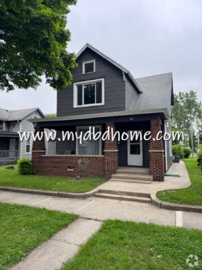 Building Photo - 812 3rd St