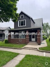 Building Photo - 812 3rd St