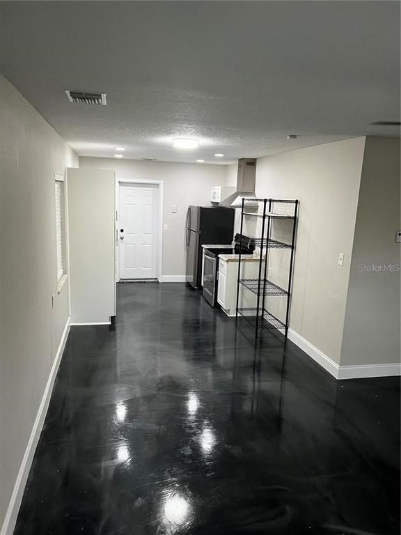 Building Photo - 2117 Bonneville Dr