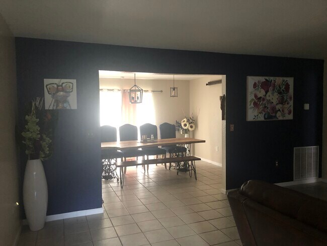 Foto del edificio - 230 E Story Rd