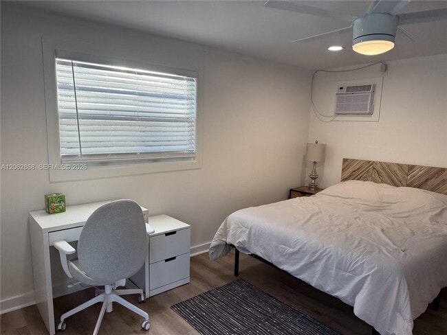 Building Photo - 914 N Ocean Breeze