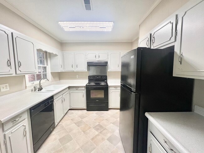 Building Photo - 300 Springdale Dr