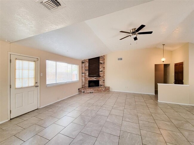 Building Photo - 16715 Quail View Ct