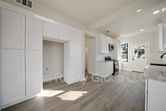 Building Photo - 202 Rockwood Ct