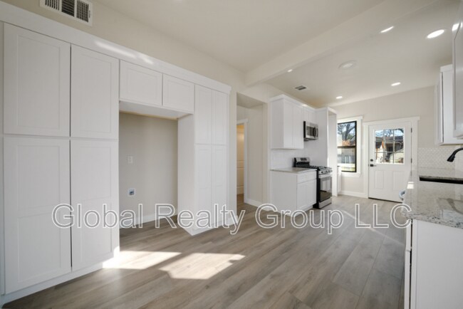 Foto del edificio - 202 Rockwood Ct