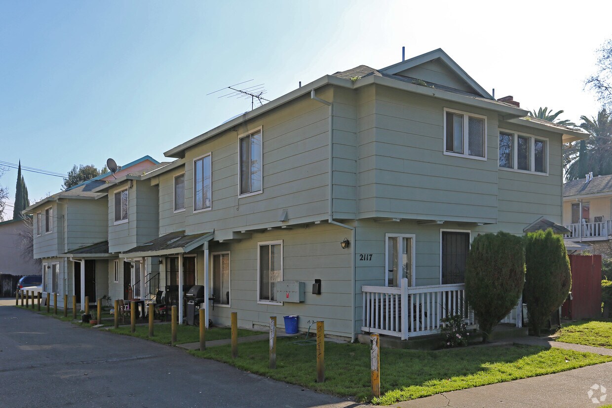 Building Photo - 2117 9th St