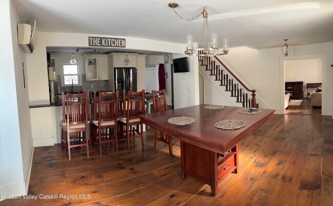 Foto del edificio - 648 Albany Turnpike