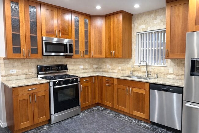 Building Photo - 362 Town Pl Cir