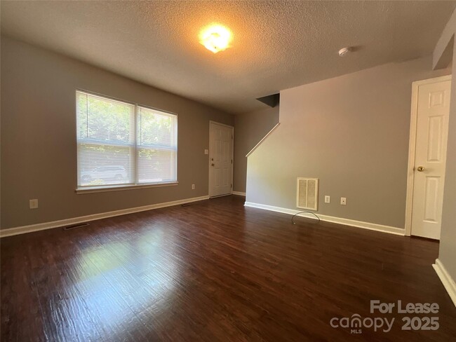 Foto del edificio - 1520 N Main Ave