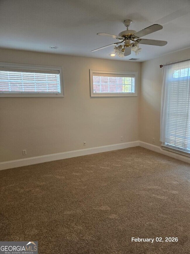 Building Photo - 122 Fox Fire Ct