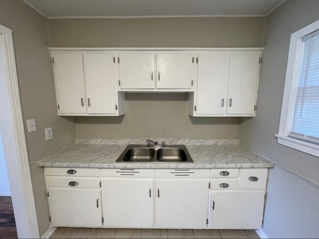 Foto del edificio - 815 16th Ave NW