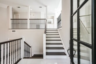 Building Photo - 207 Victoria Way