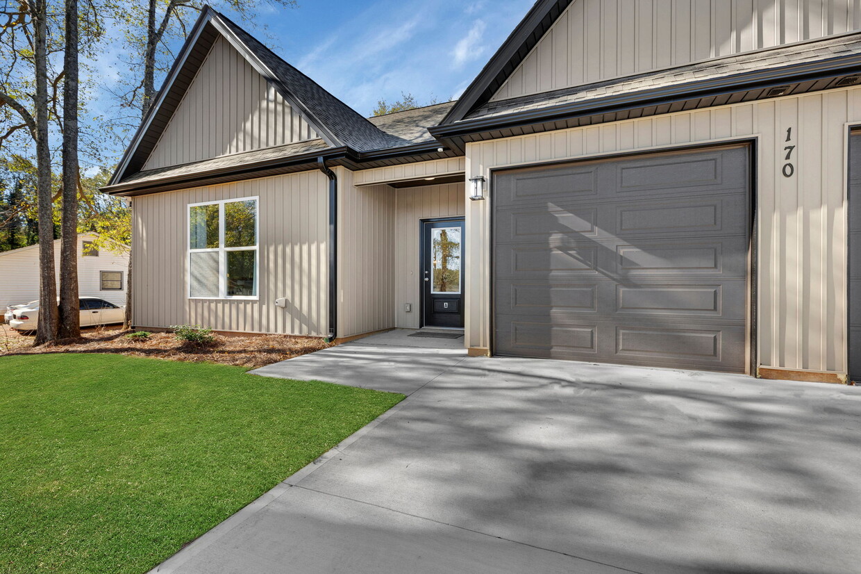 Entrance - 170 Weaver Line