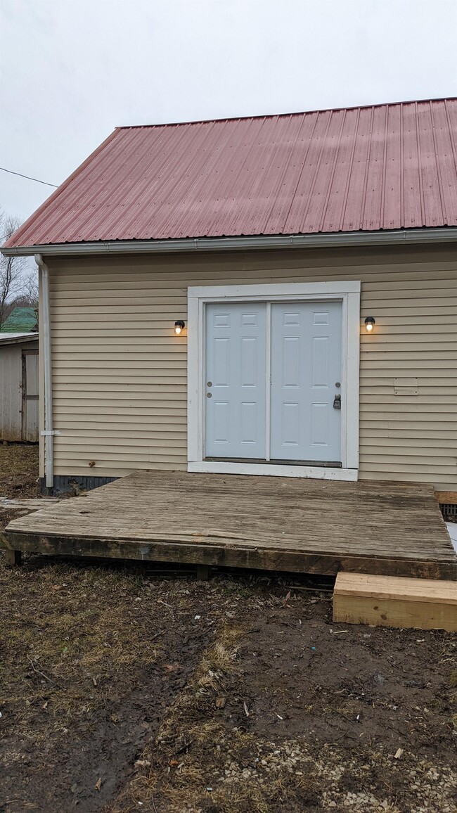 Building Photo - 223 US-150