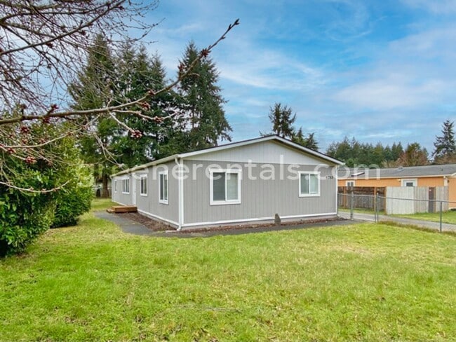 Building Photo - 6733 5th Ct SE