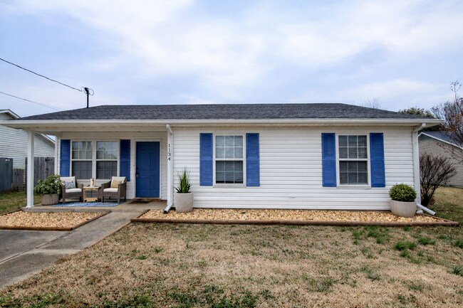 Foto del edificio - $1250 - 3 Bedroom 1 Bath Home offering Sunroom!