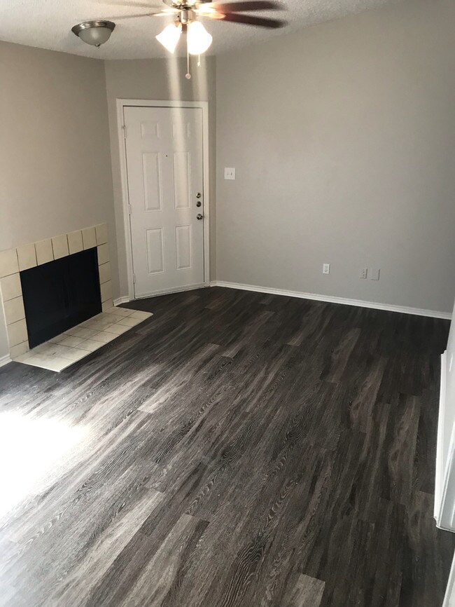 Building Photo - 3/2/2 Recent updates Euless!!