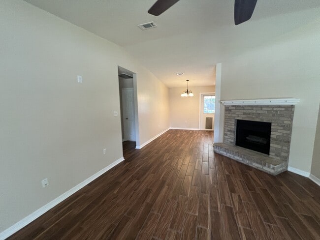 Building Photo - 309 Adams Dr