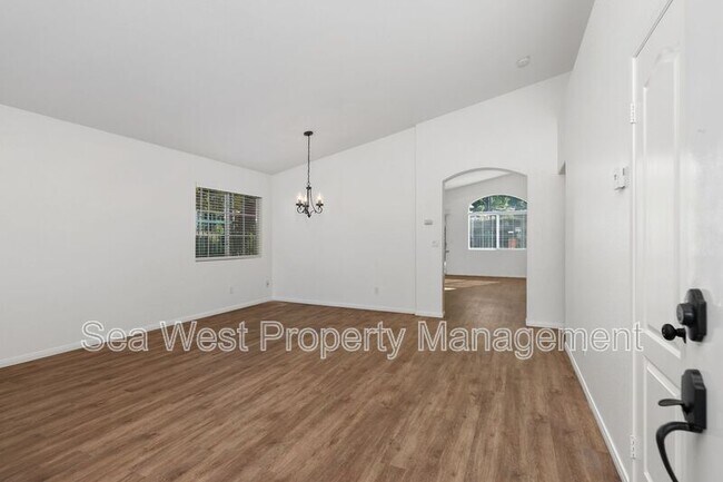 Building Photo - 1120 Whispering Water Dr