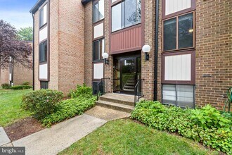 Building Photo - 9812 Kingsbridge Dr