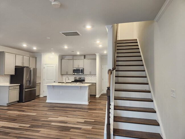 Building Photo - 2234 Kasota Ln
