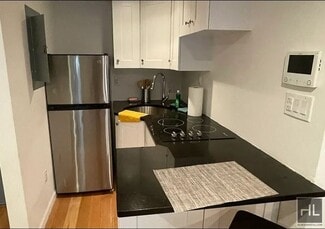 Building Photo - 413 Pacific St