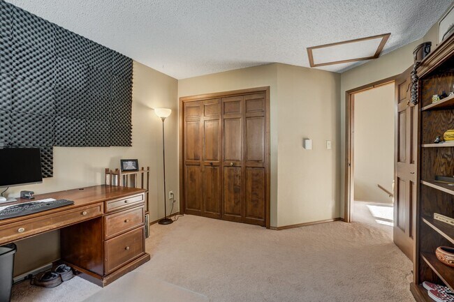 Foto del edificio - Stunning two-story home in Woodland Park