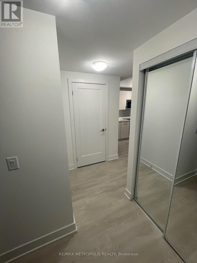 Photo du bâtiment - 2545-2545 Simcoe St N