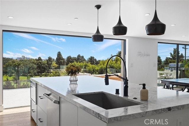 Foto del edificio - 1812 Navy St