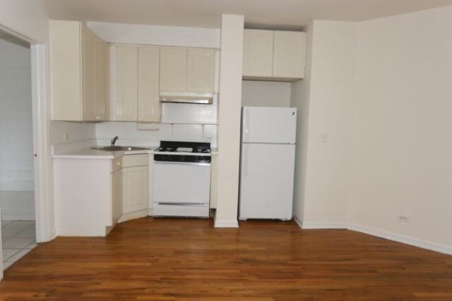 Building Photo - 909 W Dakin St