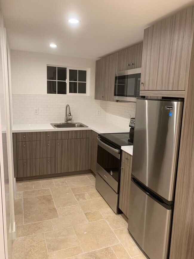 Building Photo - 15727 Del Prado Dr