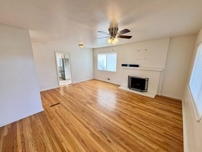 Building Photo - 1398 N 300 W