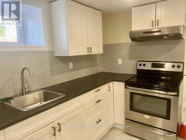 Photo du bâtiment - 36 Carlyle Crescent