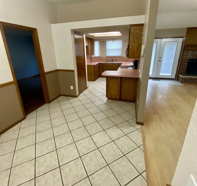 Foto del edificio - Storm Shelter! 3 bed 2 bath 2 car garage h...