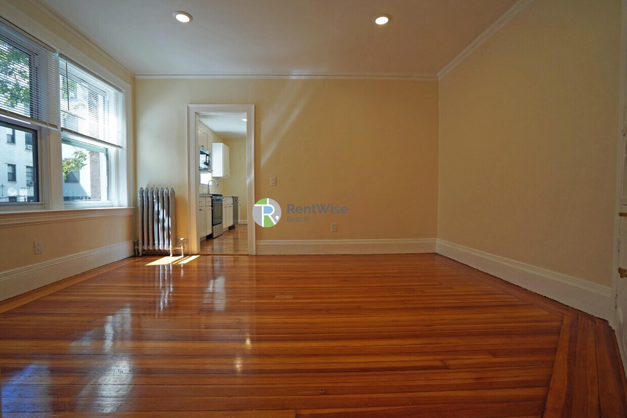 Primary Photo - 10 Beals St