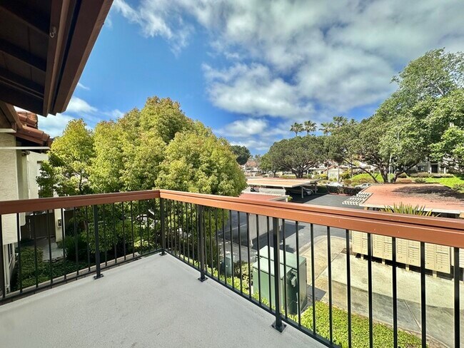 Foto del edificio - Indulge in coastal living in this beautiful 2bd 1ba Condo located in La Jolla area close to UCSD!