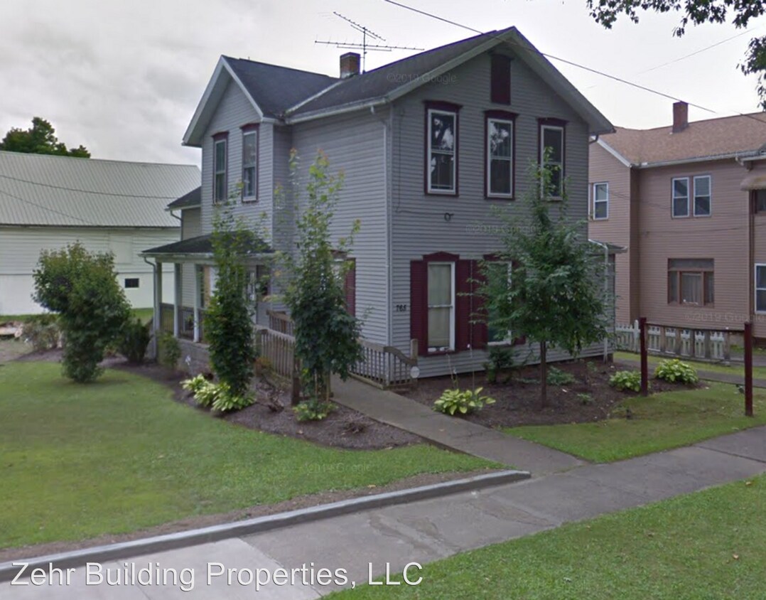 Primary Photo - 765 Park Ave